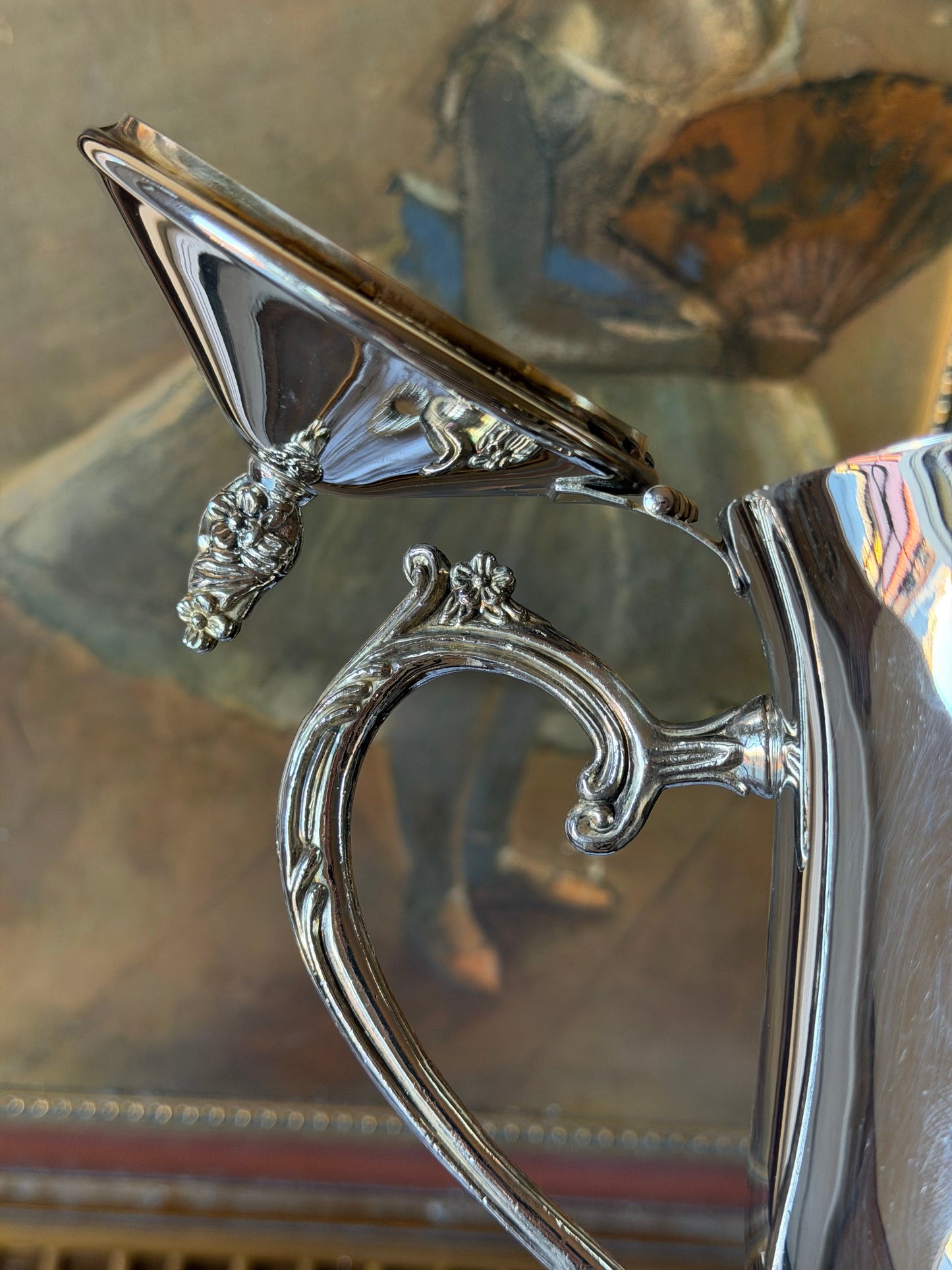 Ceainic Art Deco englezesc argintat, 1940