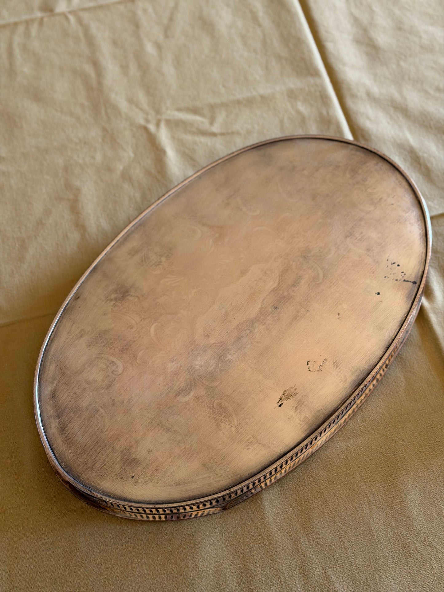 Tavǎ ovalǎ englezeascǎ din cupru argintat, 1940s