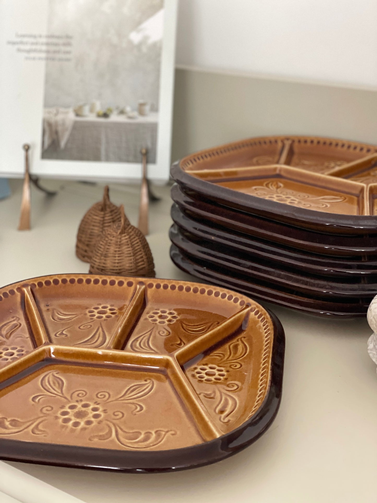 Farfurii mid-century mari pentru servire diverse din ceramică lucrate manual