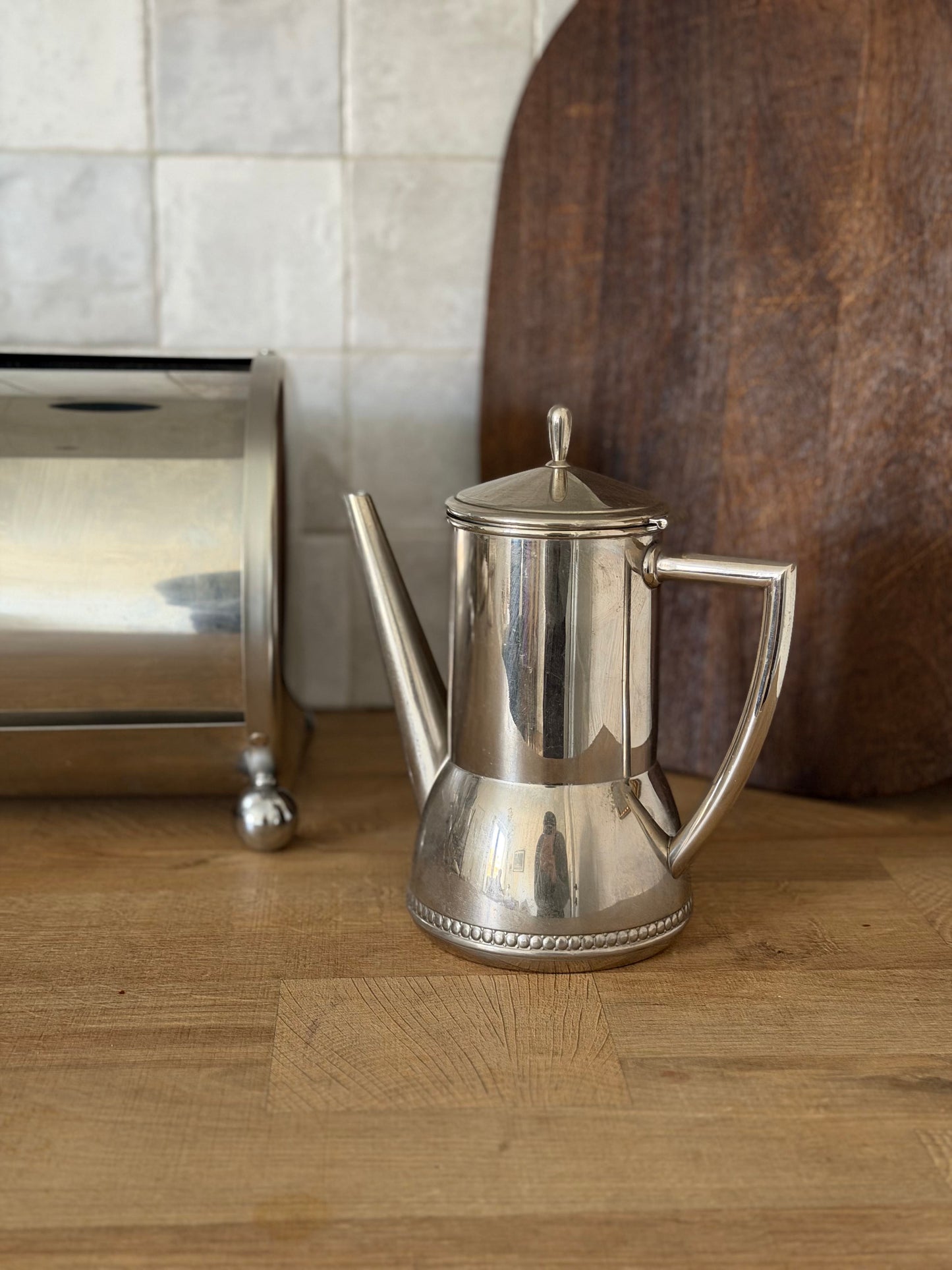 `Cafetierǎ din inox Art Nouveau