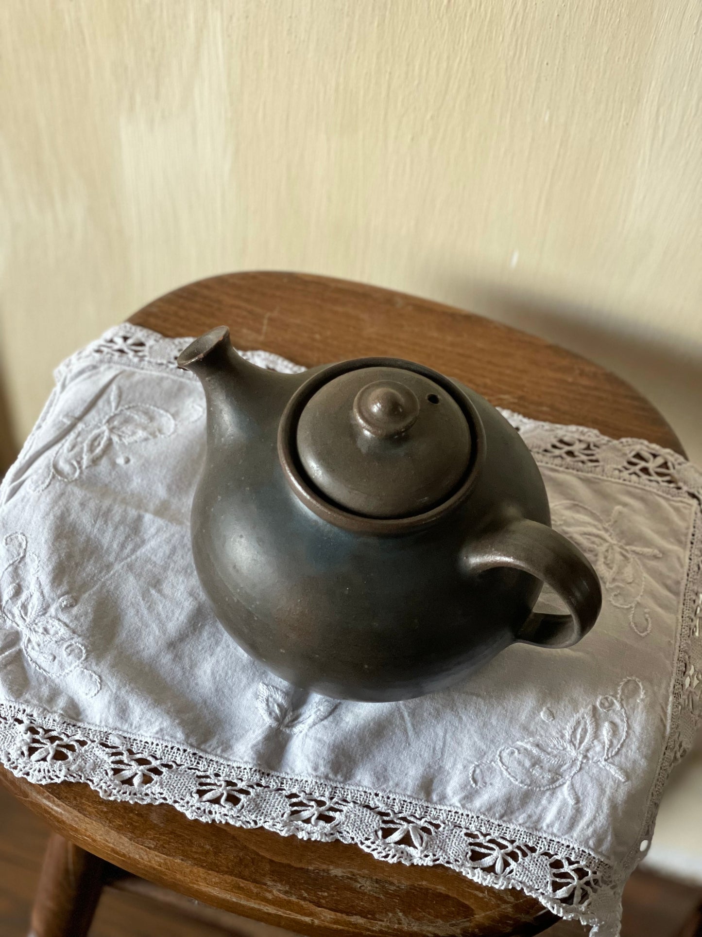 Ceainic ceramicǎ glazuratǎ Franța