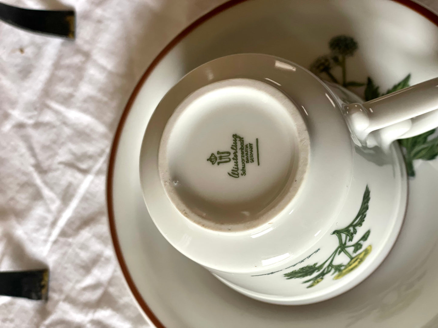 Set ceașcă și farfurie din porțelan