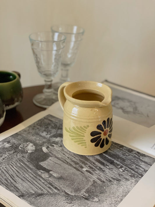 Ulcică veche din ceramică franțuzească pictată manual