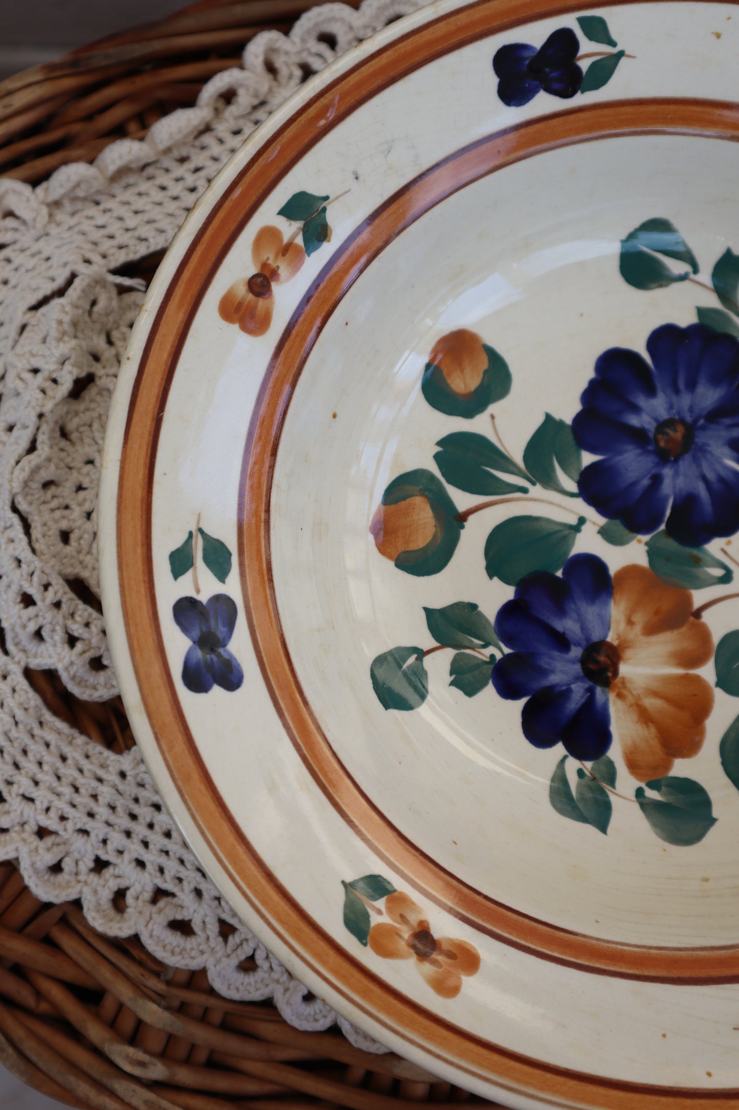 Farfurie florală adâncă vintage pictată manual