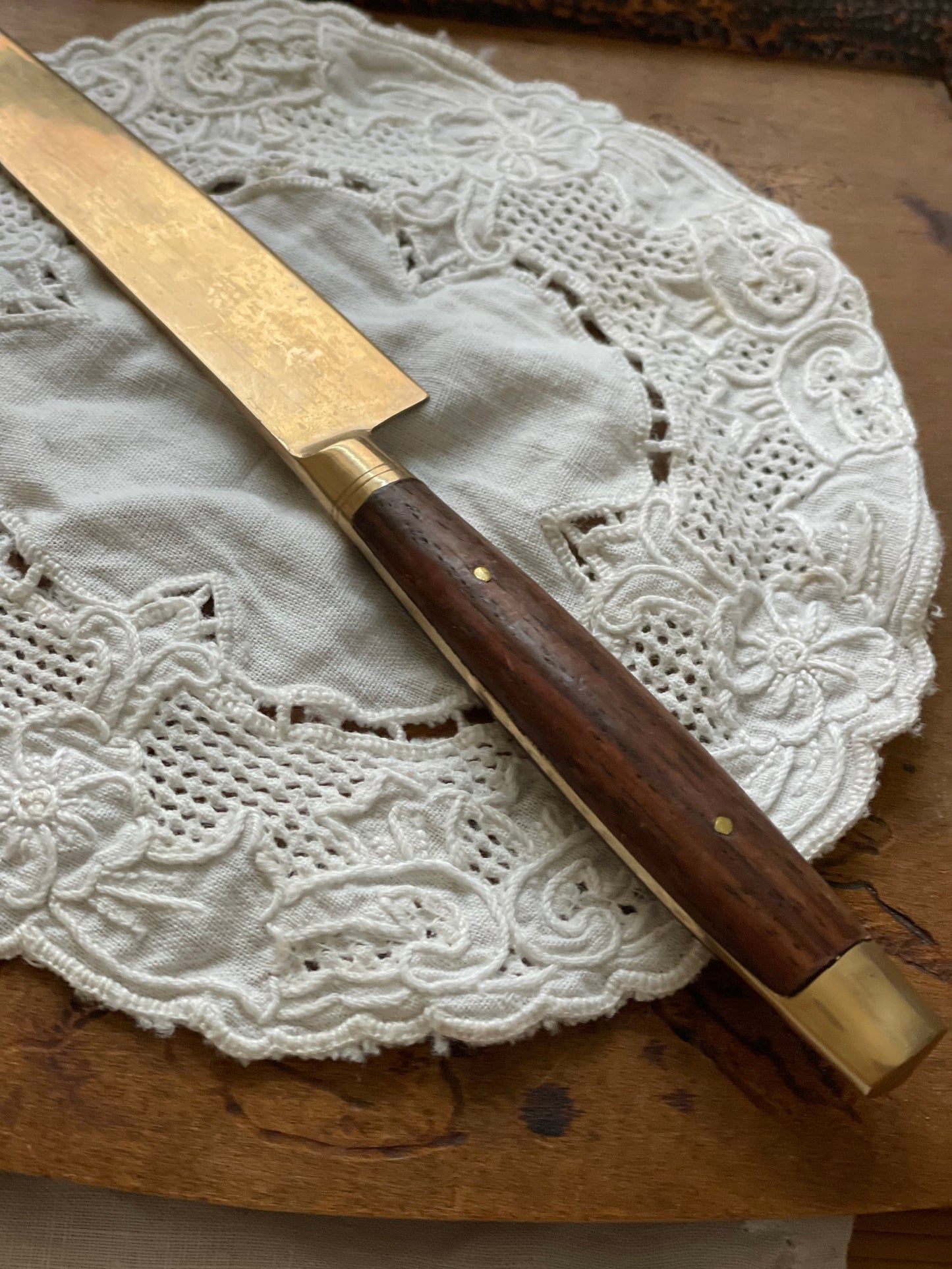 Tacâmuri vintage din alamă și lemn de trandafir, mid-century