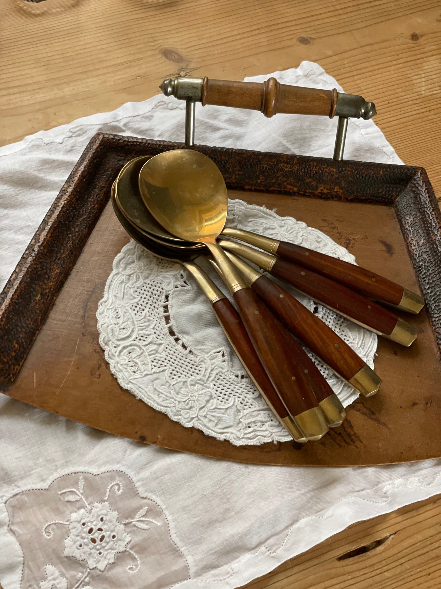 Tacâmuri vintage din alamă și lemn de trandafir, mid-century