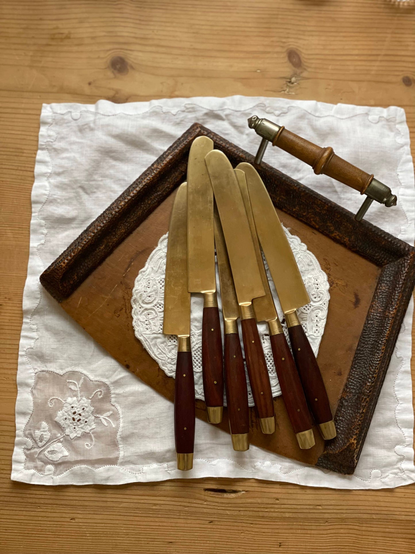 Tacâmuri vintage din alamă și lemn de trandafir, mid-century