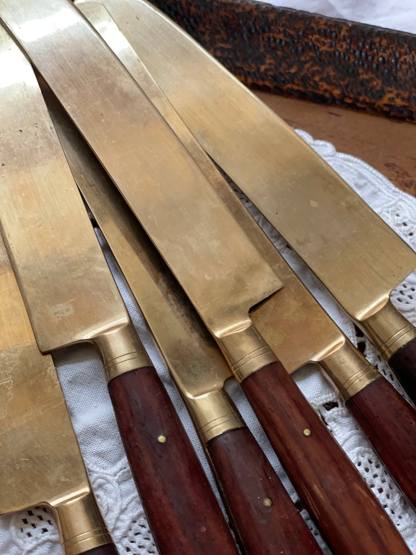 Tacâmuri vintage din alamă și lemn de trandafir, mid-century