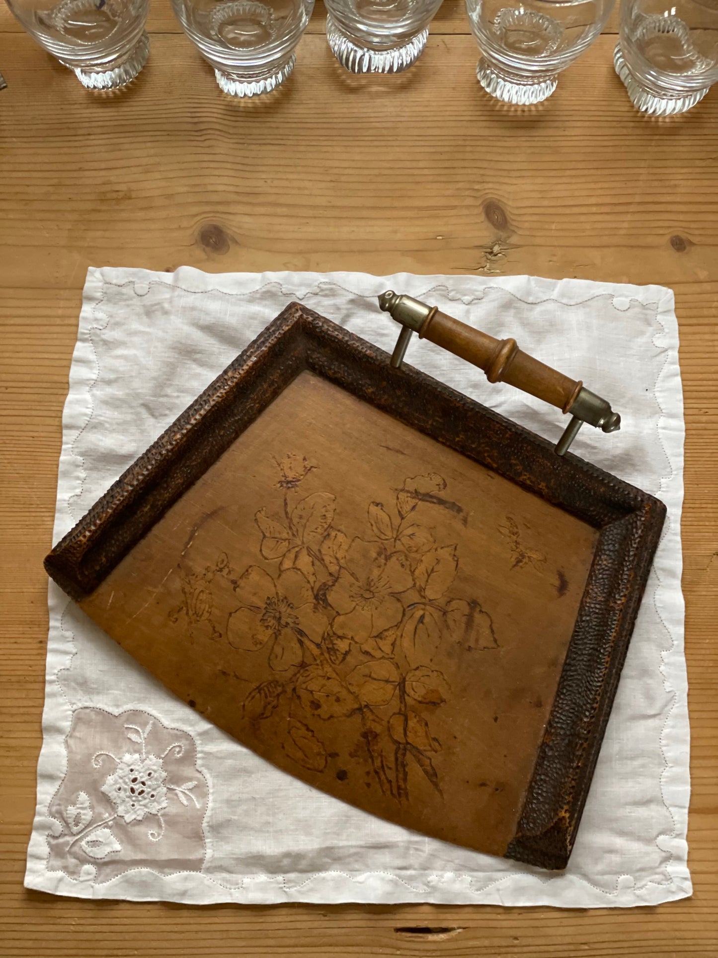 Făraș vintage din lemn, pirogravat