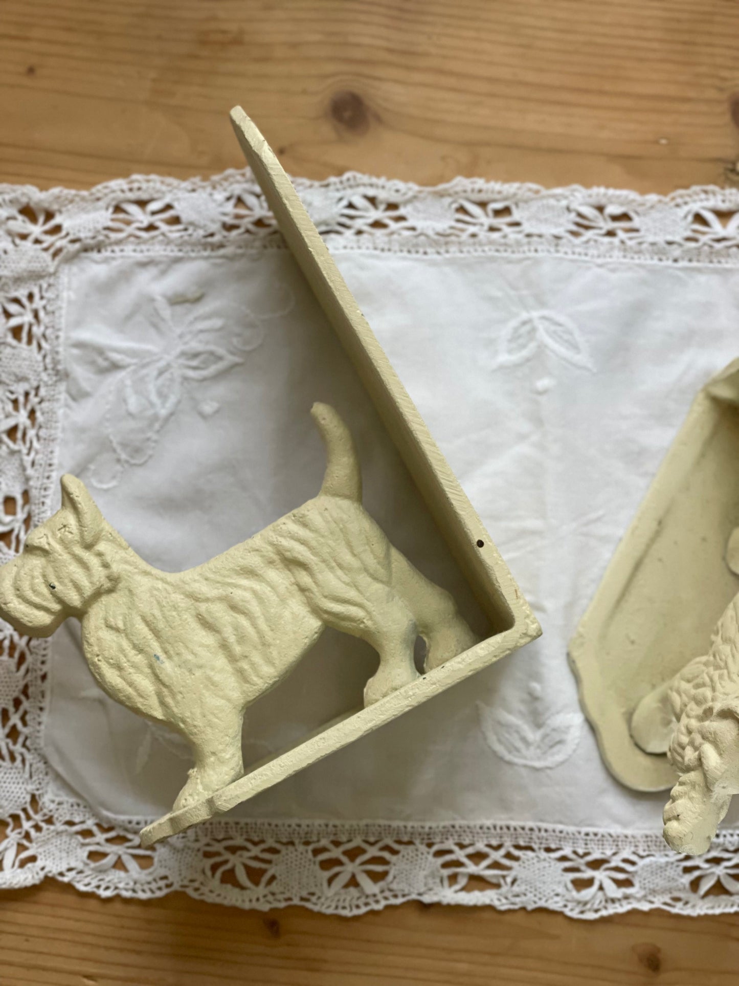 2 suporturi vintage pentru cărți vintage din fontă