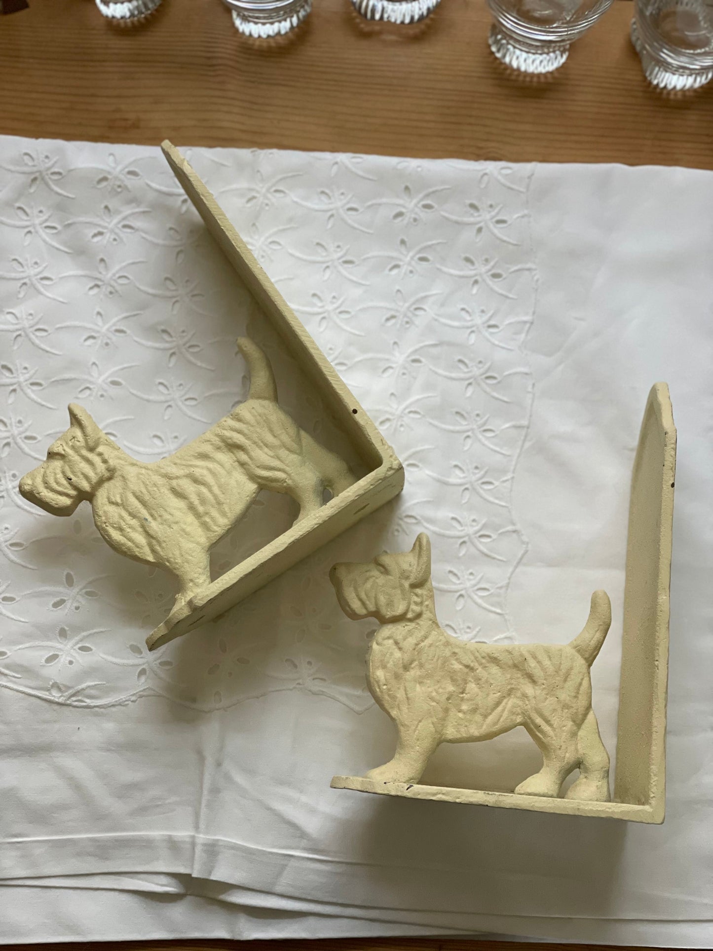 2 suporturi vintage pentru cărți vintage din fontă