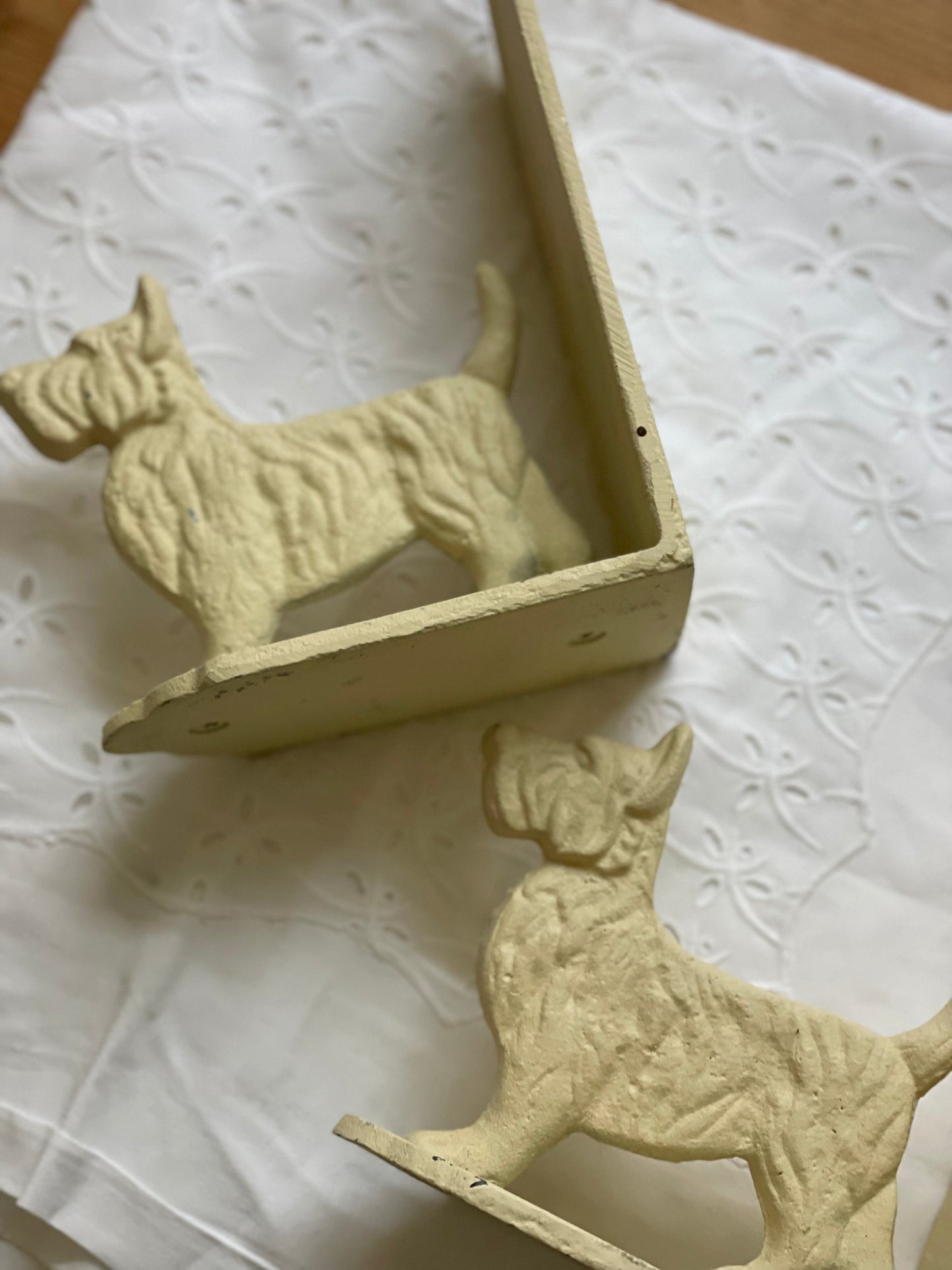 2 suporturi vintage pentru cărți vintage din fontă