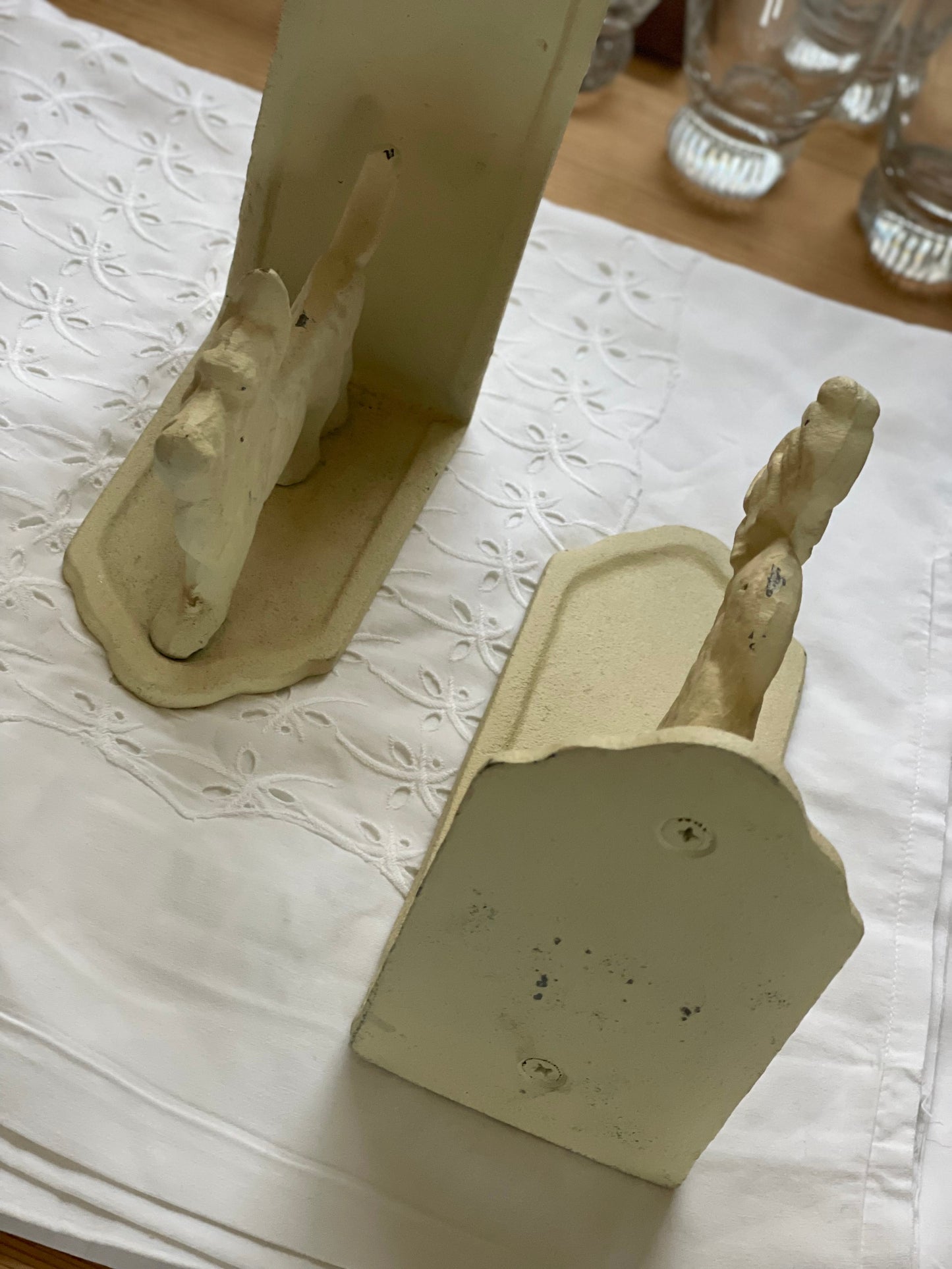 2 suporturi vintage pentru cărți vintage din fontă