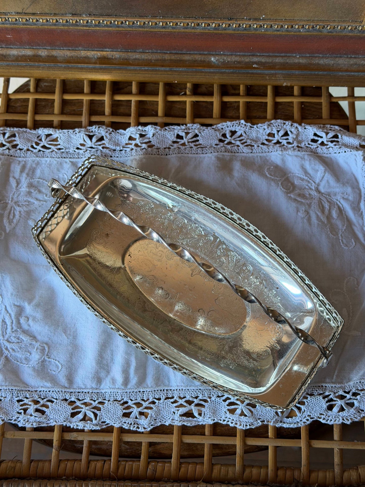 Tavǎ vintage cu mâner Queen Anne England placatǎ cu argint, 1970