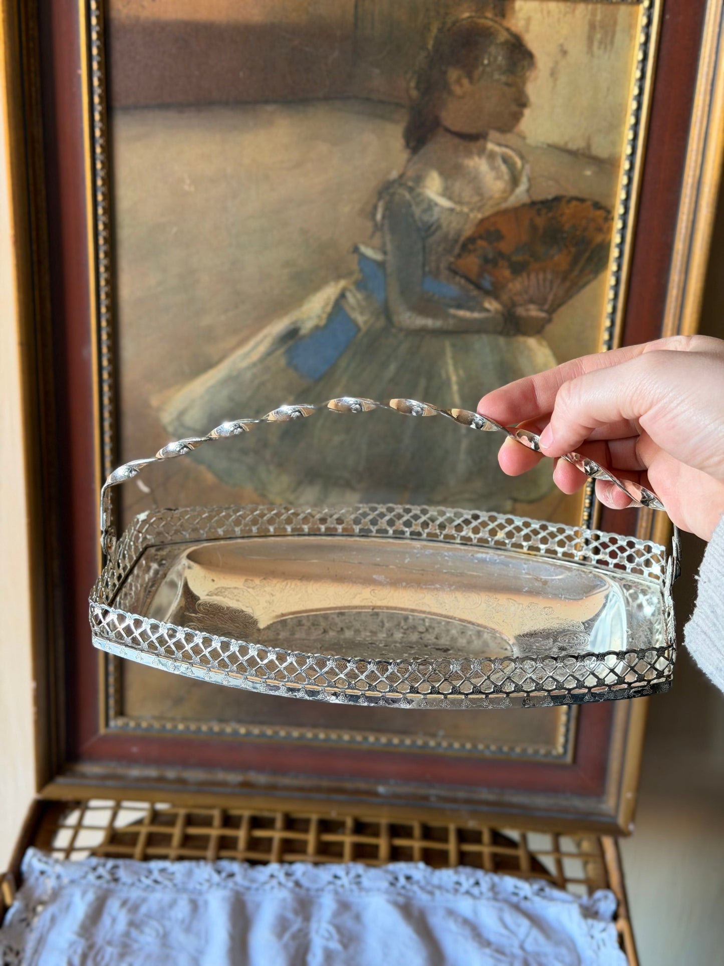 Tavǎ vintage cu mâner Queen Anne England placatǎ cu argint, 1970