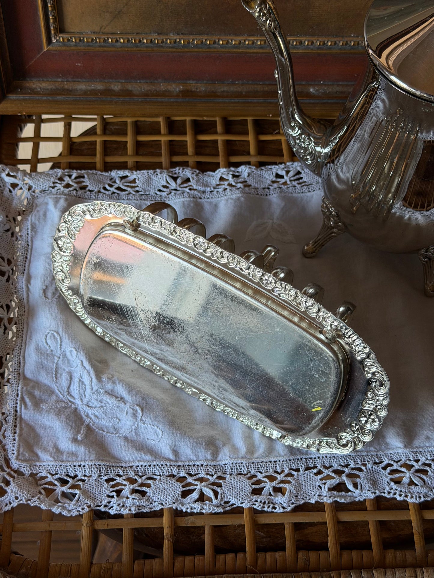 Suport englezesc de pâine prǎjitǎ placat cu argint