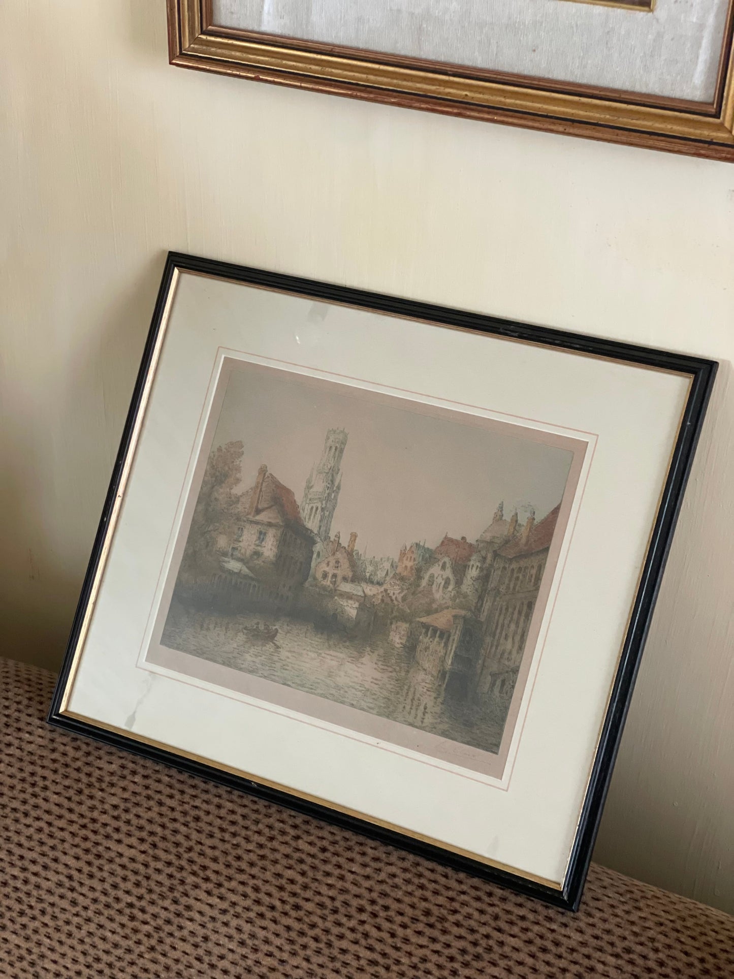 Gravură înrămată, peisaj urban, semnată