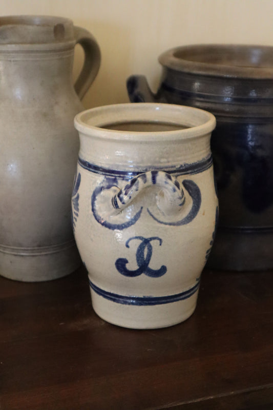 Recipient vintage din lut motive florale, semnat.