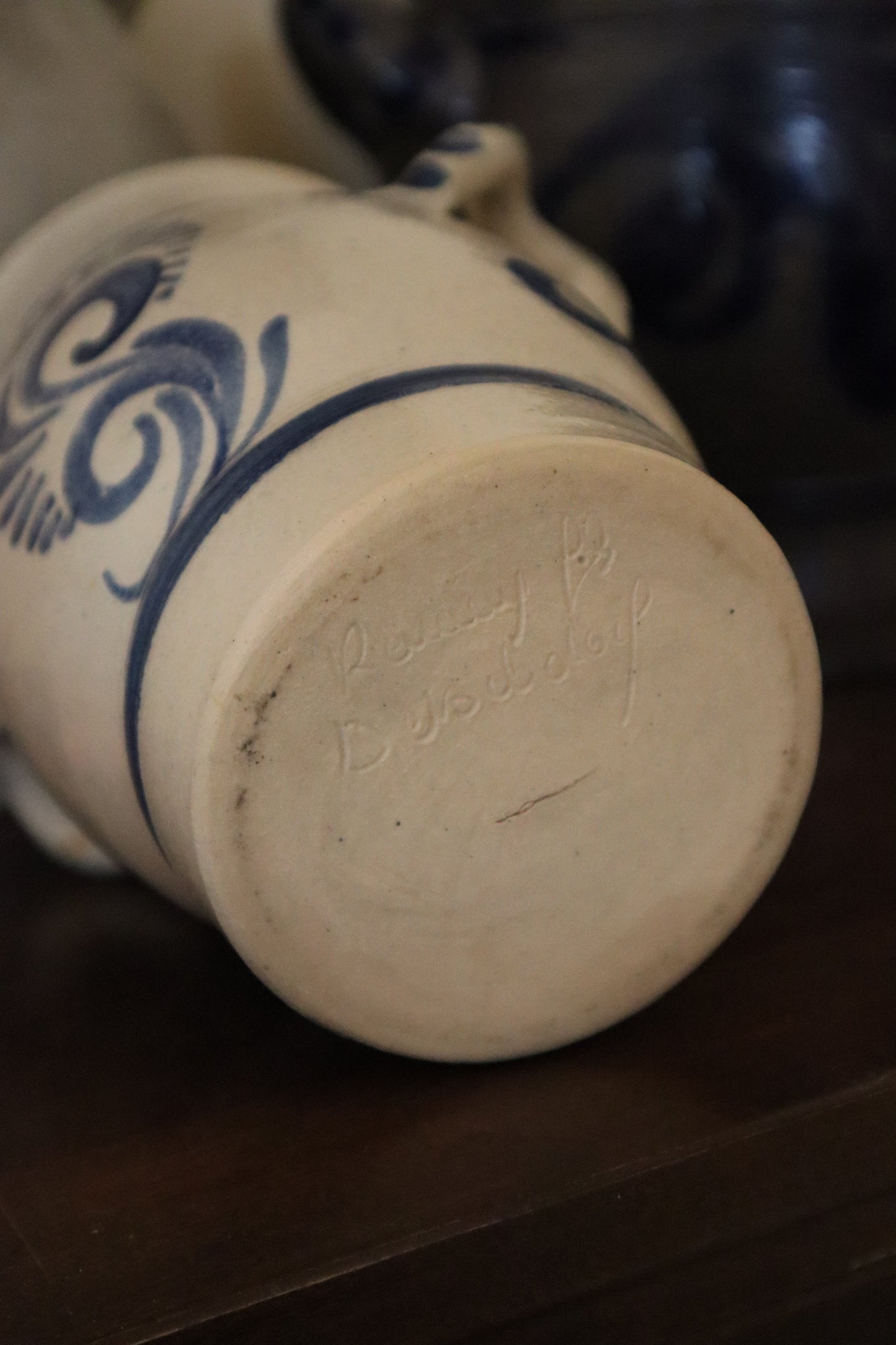 Recipient vintage din lut motive florale, semnat.