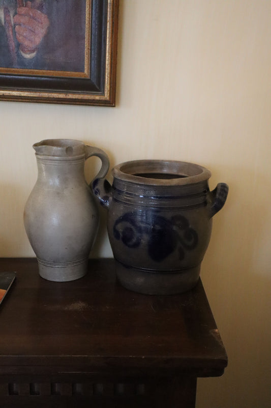 Vas vechi din lut lucrat manual