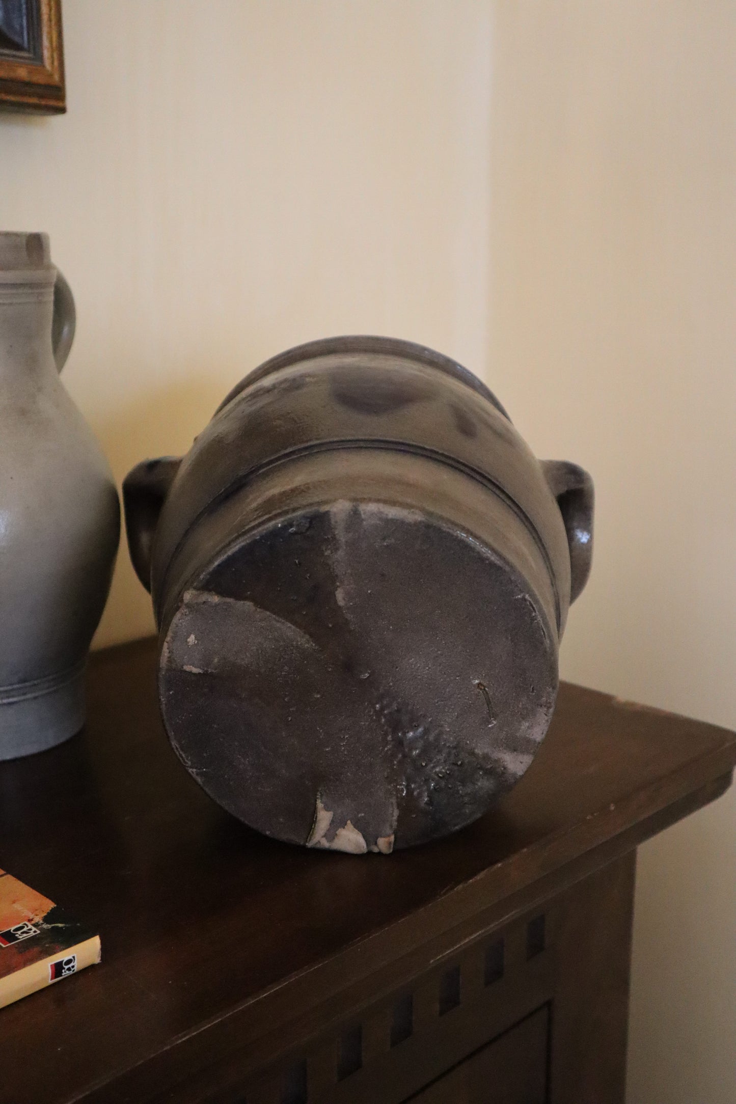 Vas vechi din lut lucrat manual