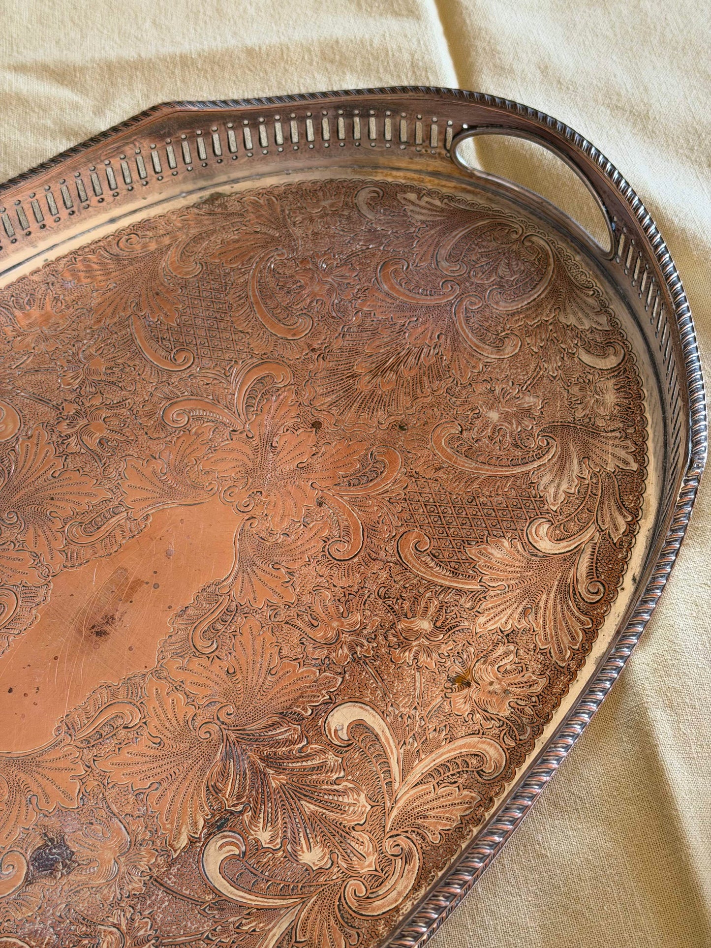 Tavǎ ovalǎ englezeascǎ din cupru argintat, 1940s