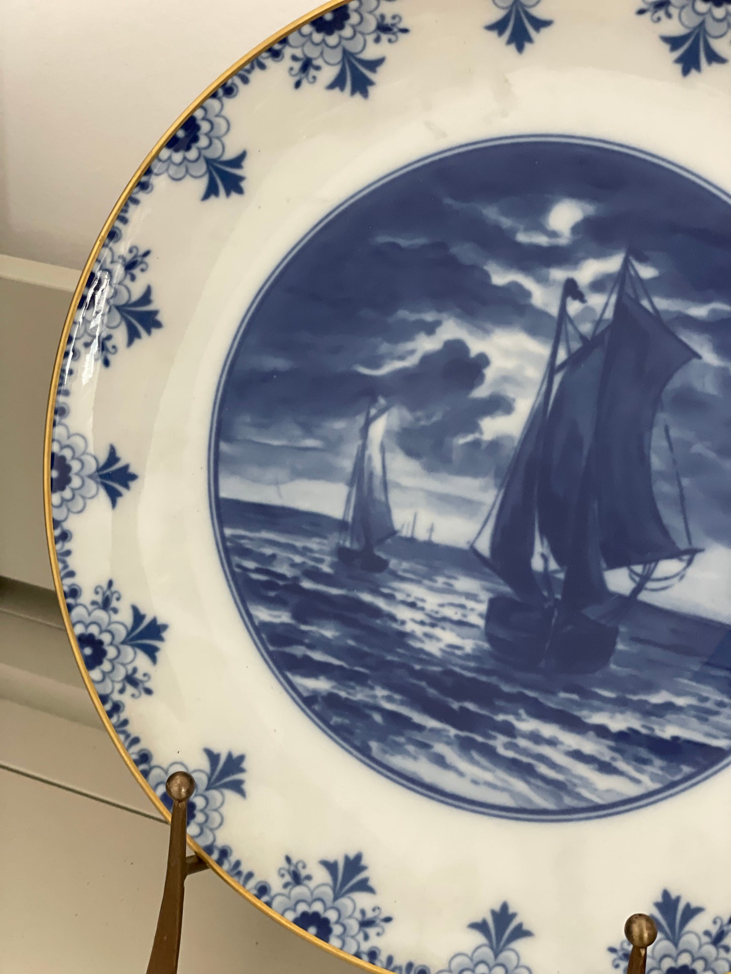 Farfurie albastru cobalt  vintage din porțelan, peisaj marin