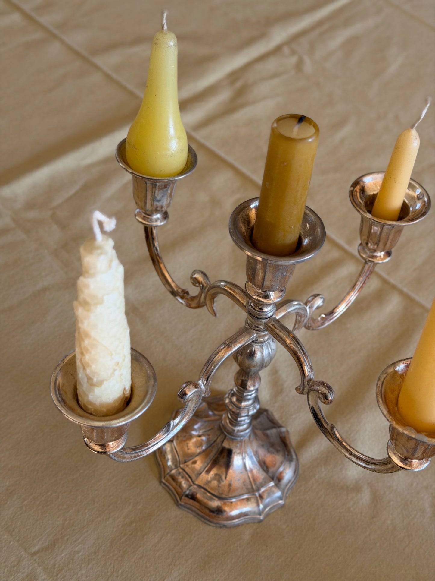 Sfeșnic elegant cu 5 brațe placat cu argint