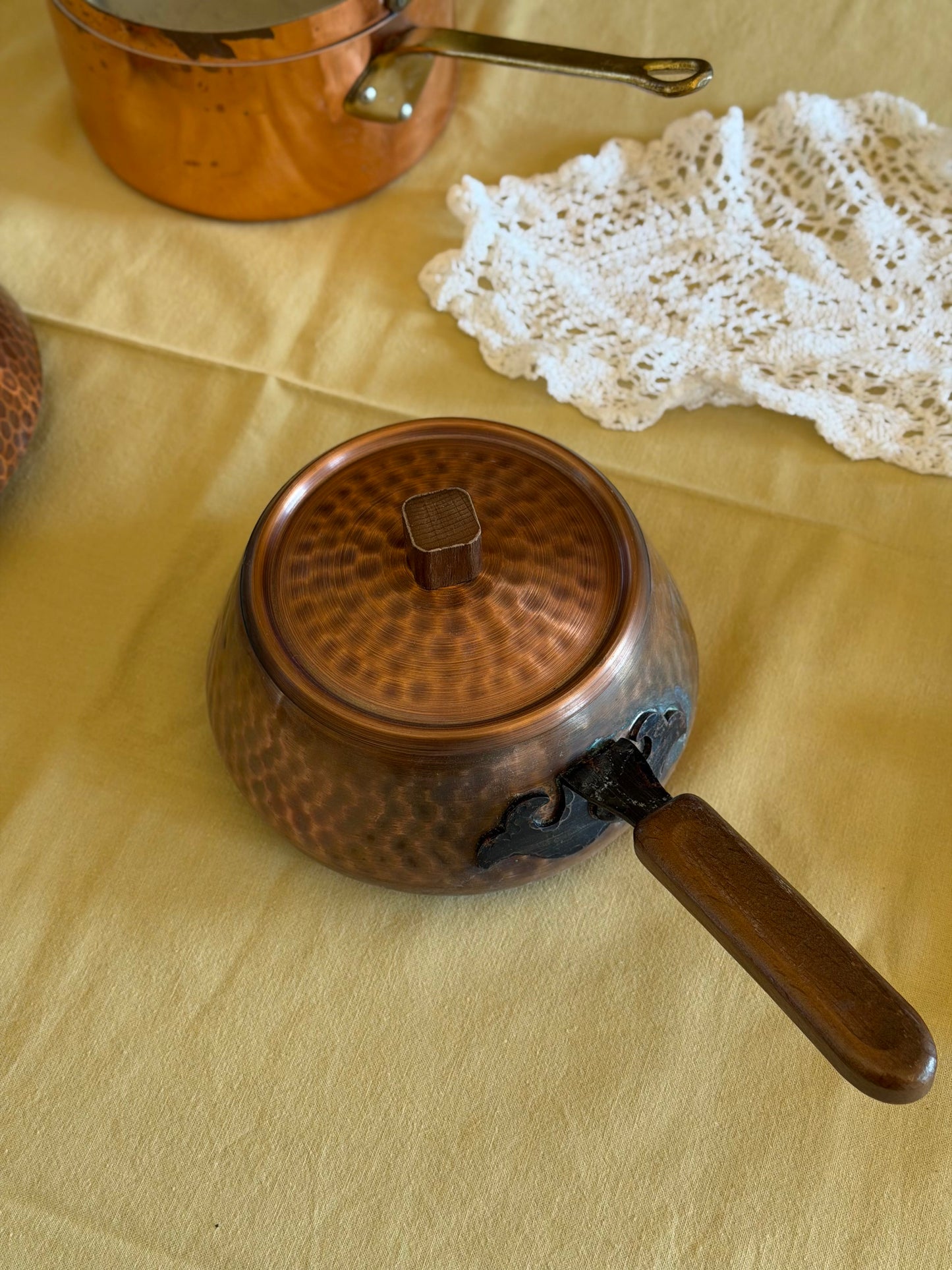 Cratițǎ și capac din cupru ciocănit Spring Culinox Switzerland