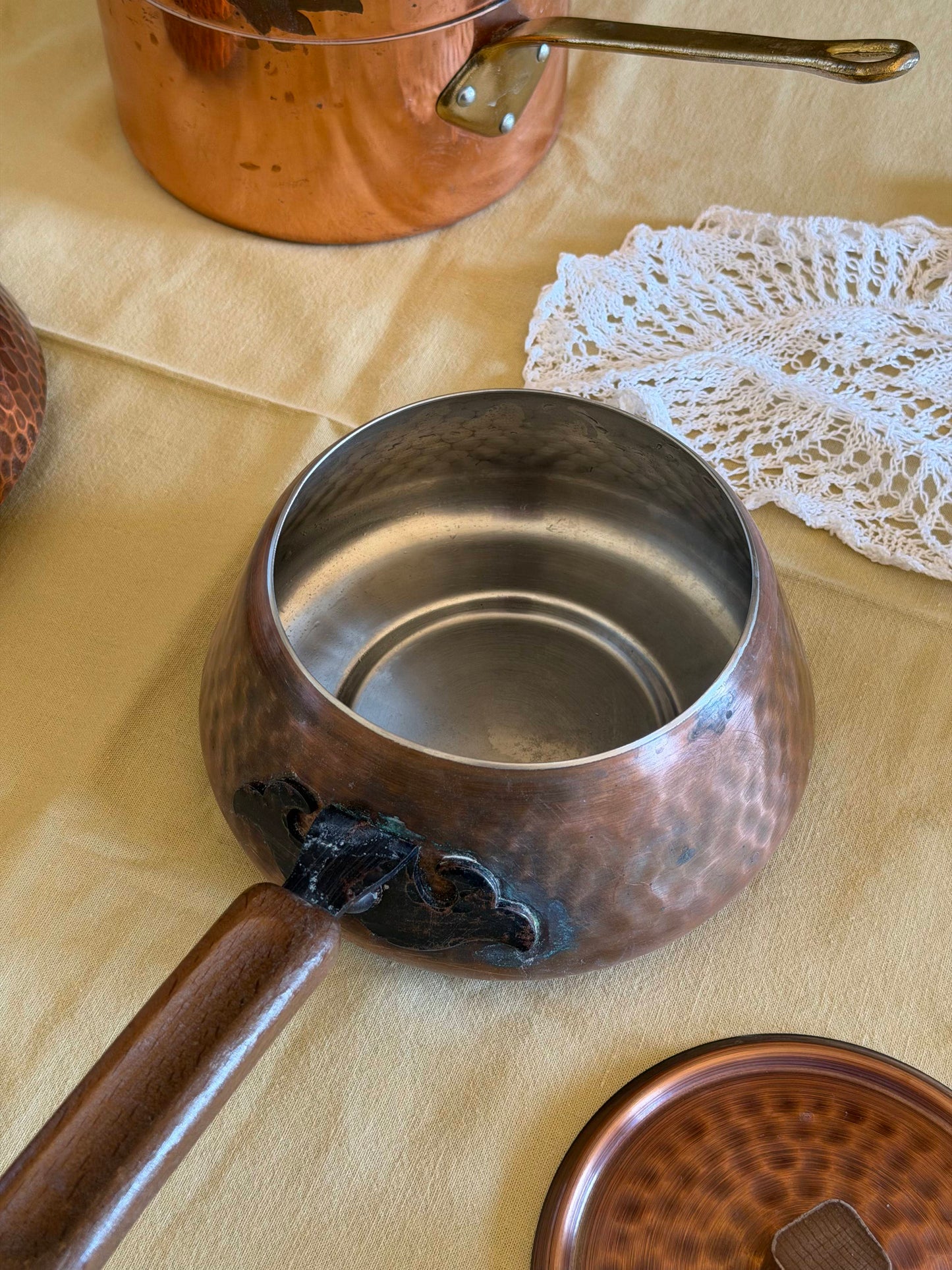 Cratițǎ și capac din cupru ciocănit Spring Culinox Switzerland