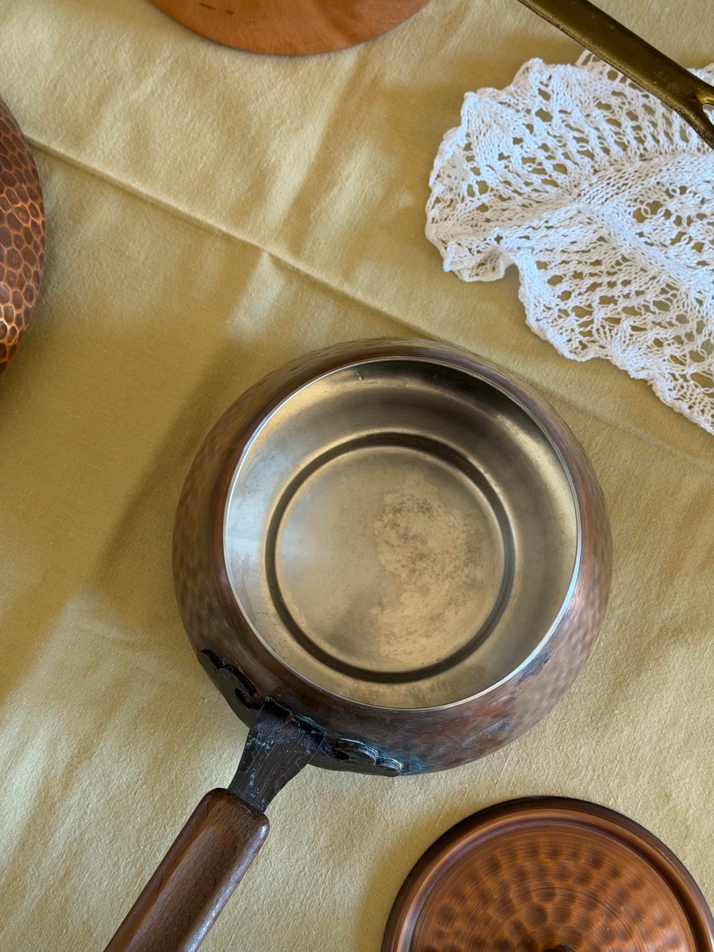 Cratițǎ și capac din cupru ciocănit Spring Culinox Switzerland