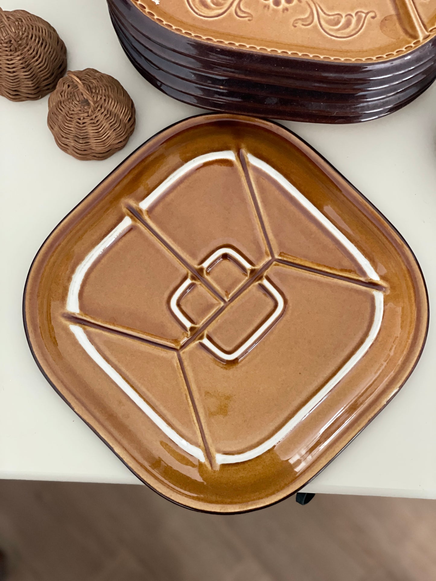 Farfurii mid-century mari pentru servire diverse din ceramică lucrate manual