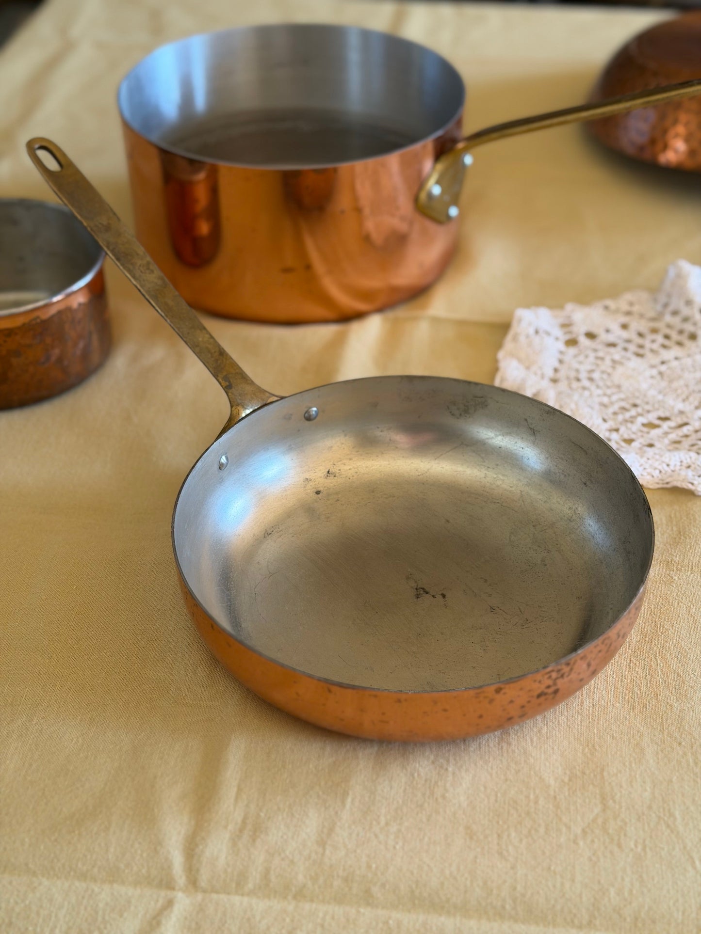 Tigaie medie din cupru și alamǎ, 1970s