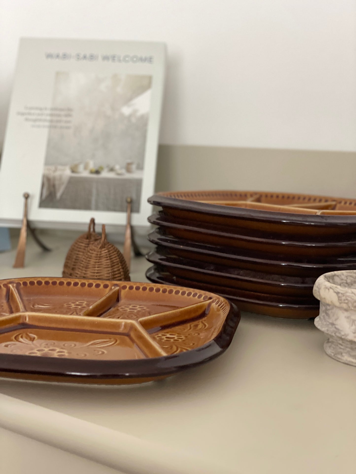 Farfurii mid-century mari pentru servire diverse din ceramică lucrate manual