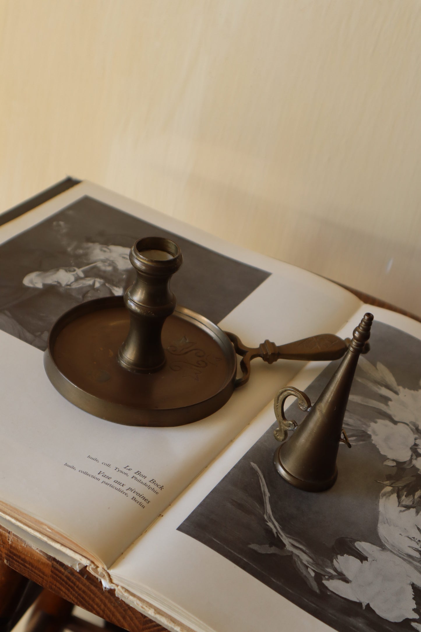 Suport și stingător de lumânări indian din alamă