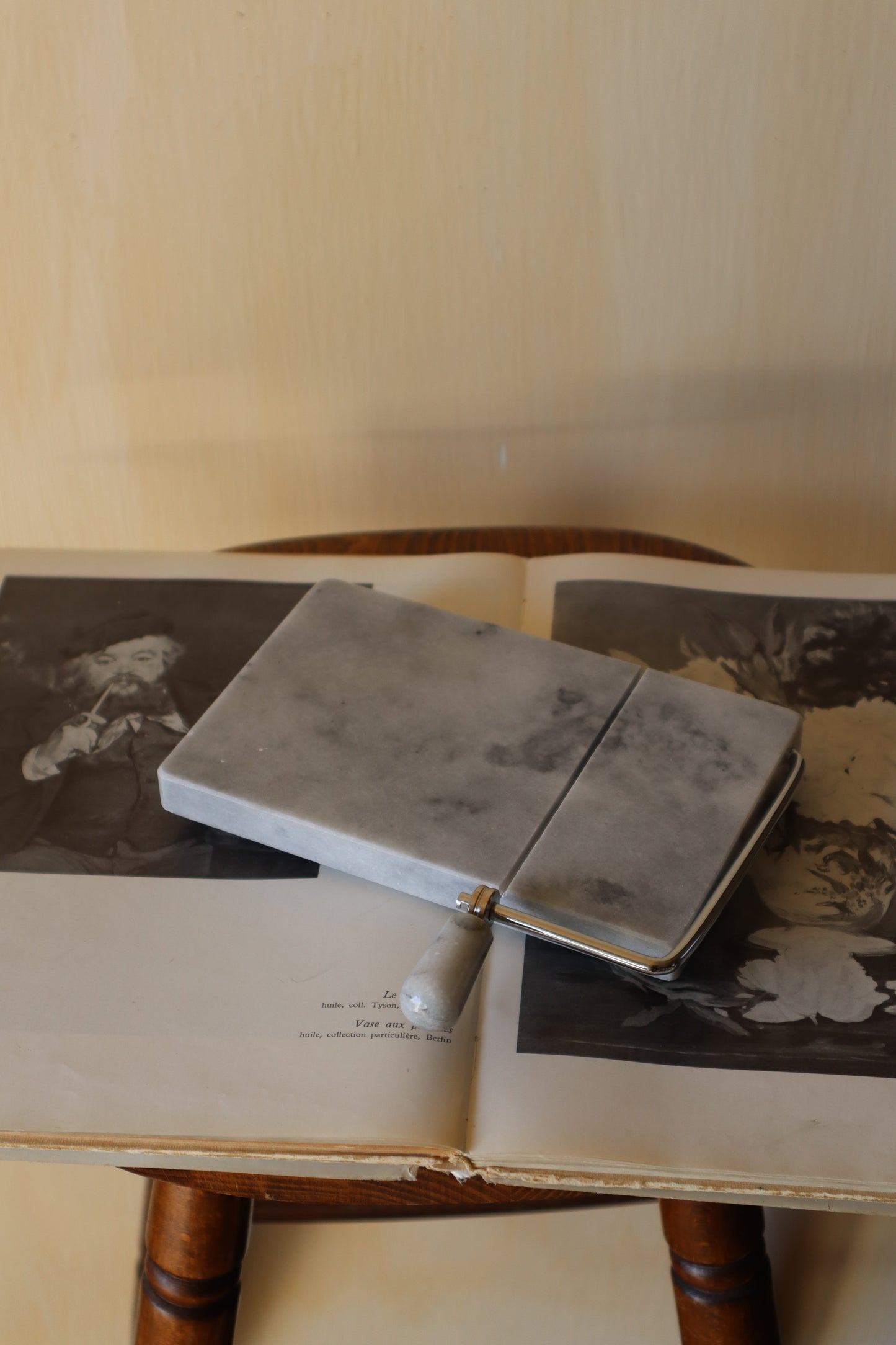 Feliator din marmură pentru brânzeturi