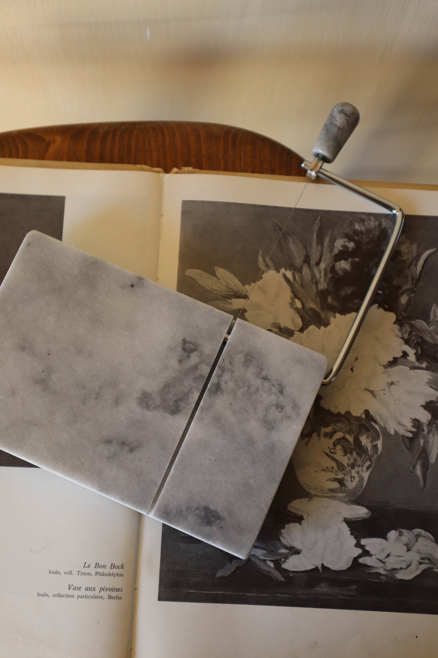 Feliator din marmură pentru brânzeturi