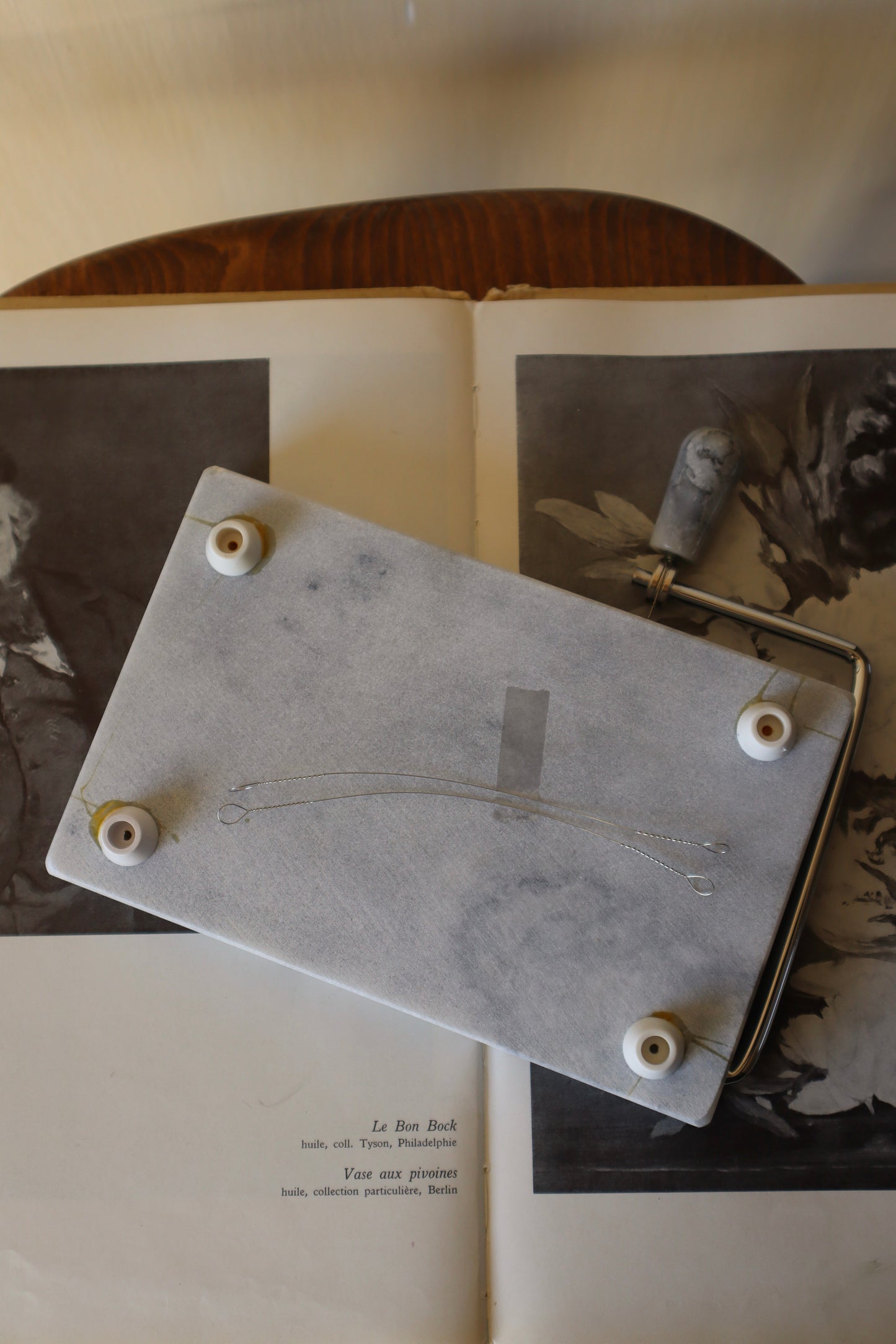 Feliator din marmură pentru brânzeturi