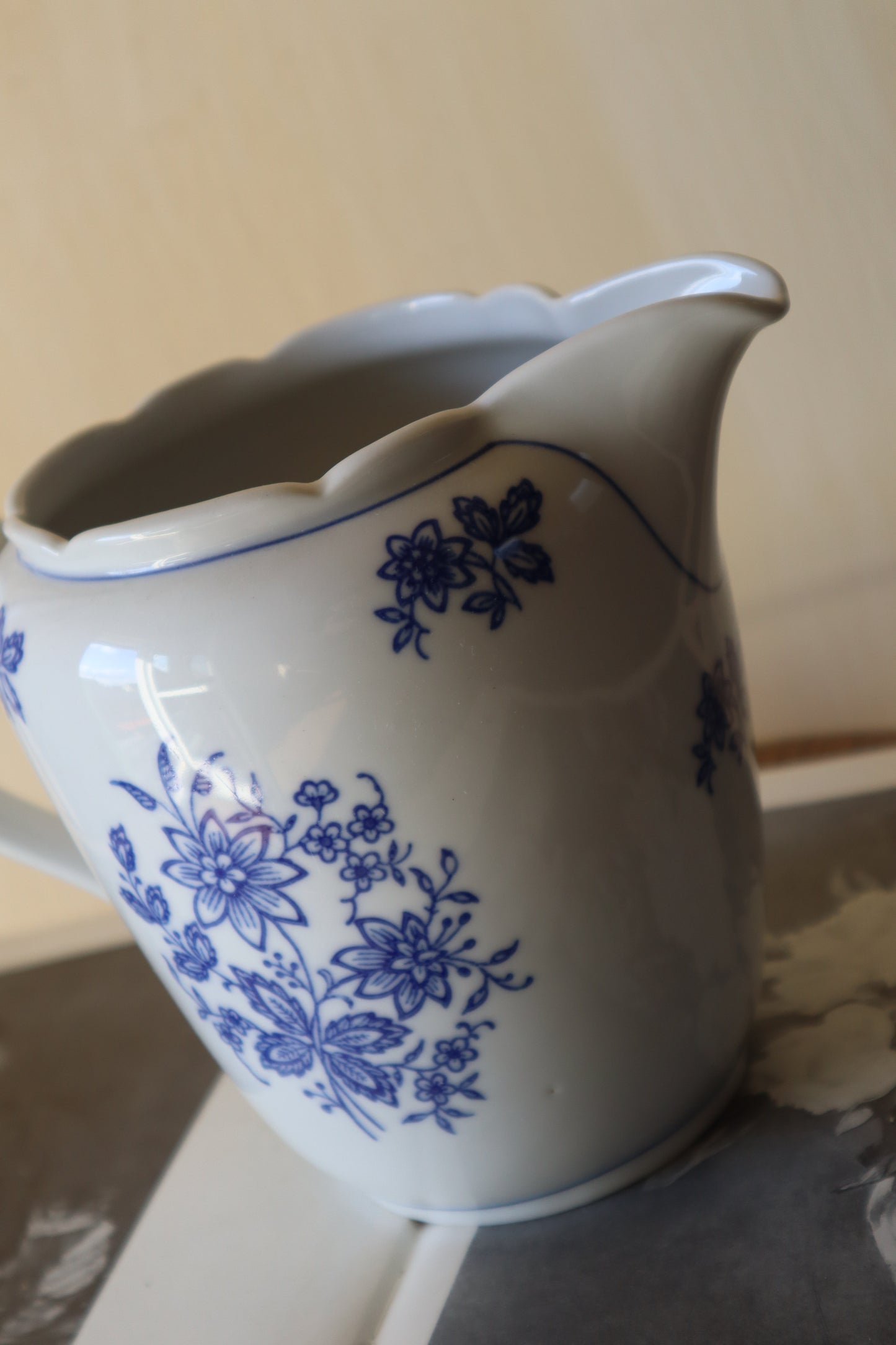 Ulcior din porțelan floral