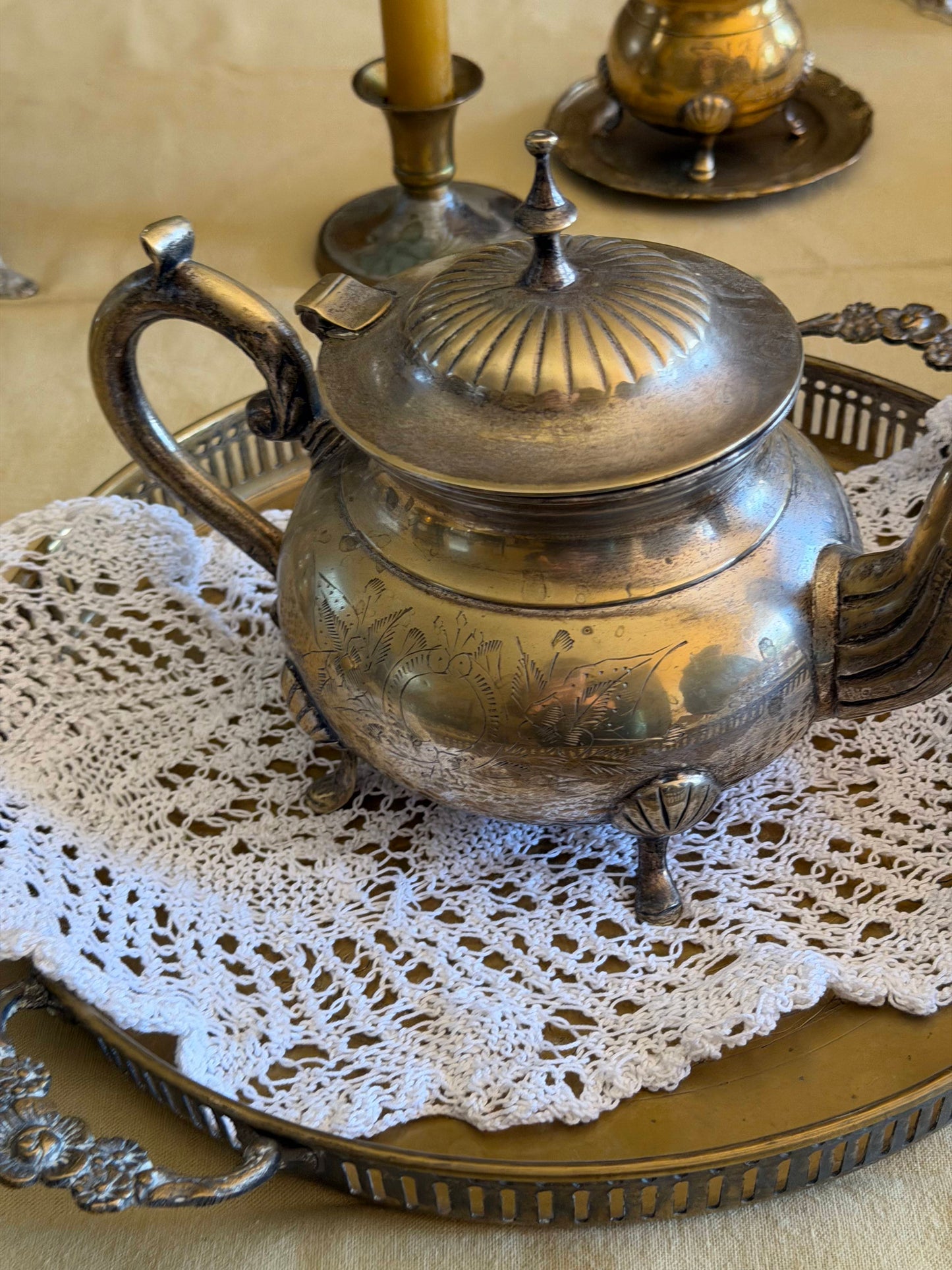 Ceainic din alamǎ argintatǎ masivǎ gravatǎ, cca 1930