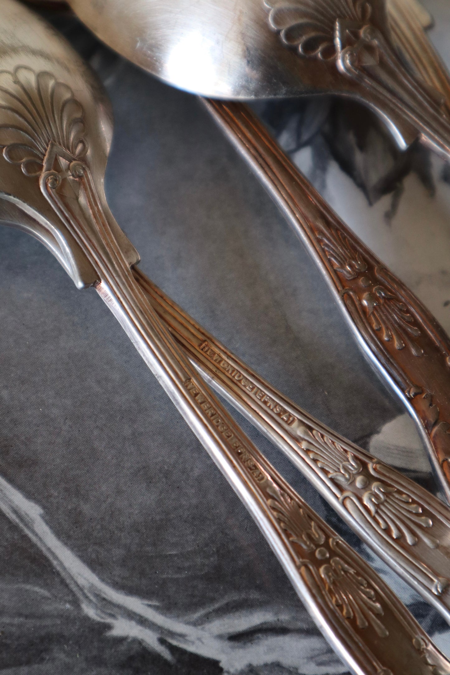 Set 6 linguri argintate model "Kings" de Newbridge Silverware