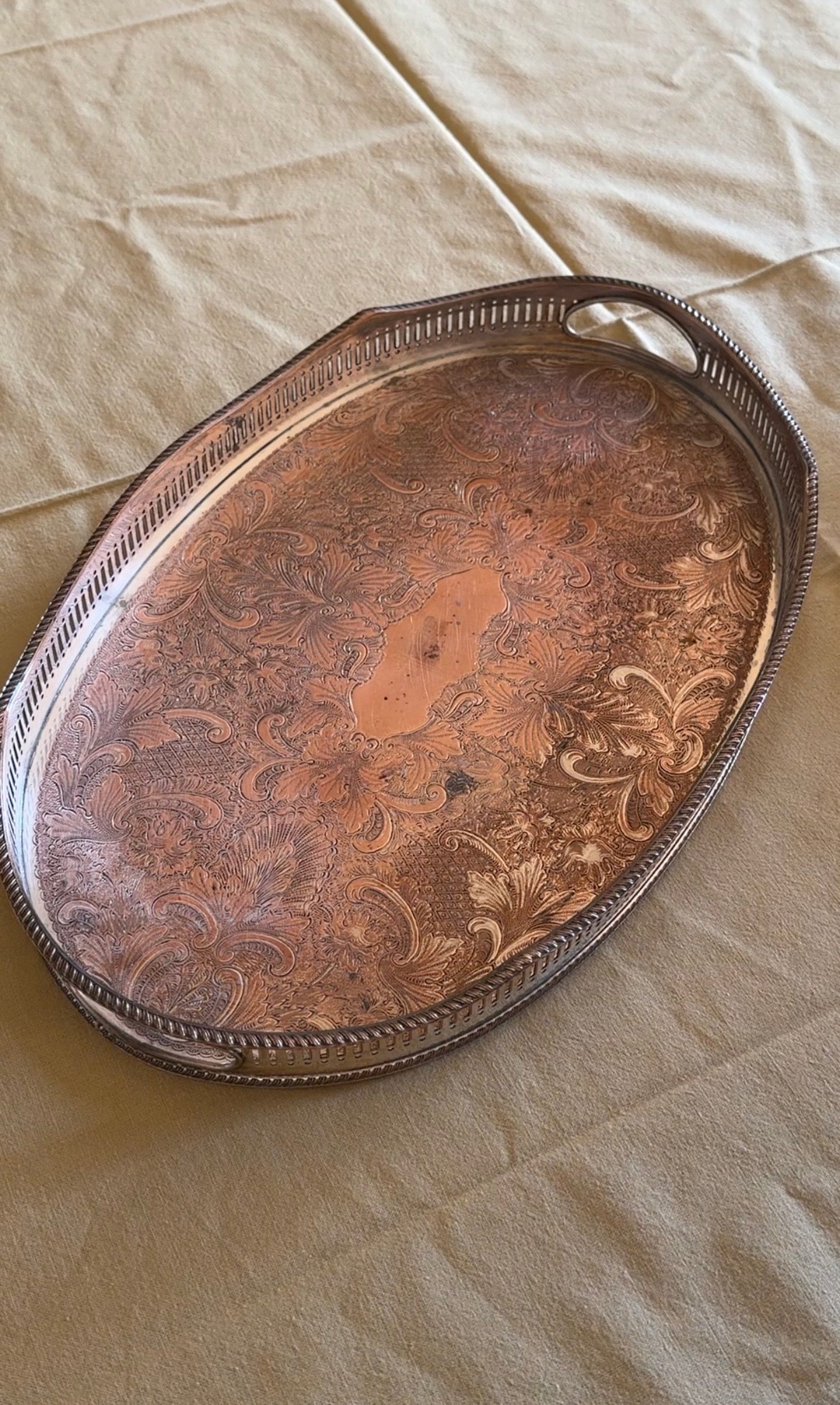 Tavǎ ovalǎ englezeascǎ din cupru argintat, 1940s