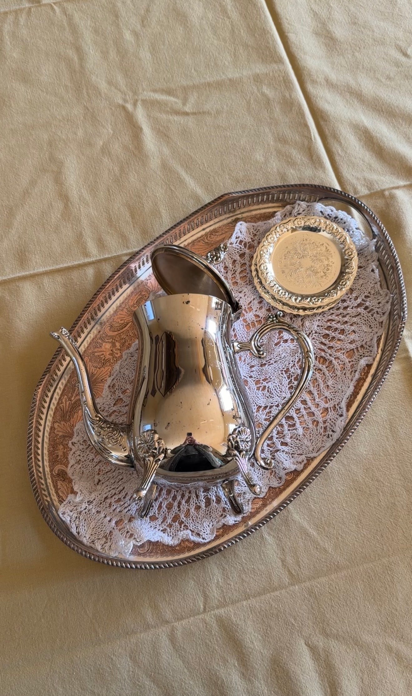 Tavǎ ovalǎ englezeascǎ din cupru argintat, 1940s