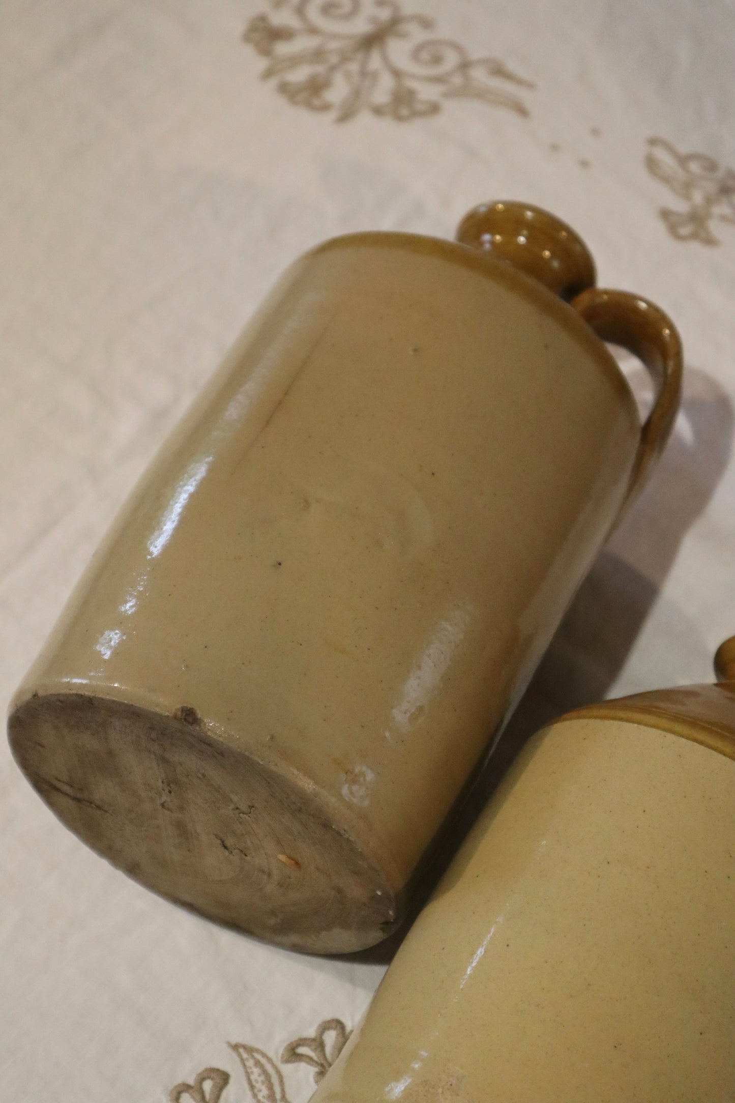 Vase din lut victoriene, sec IX