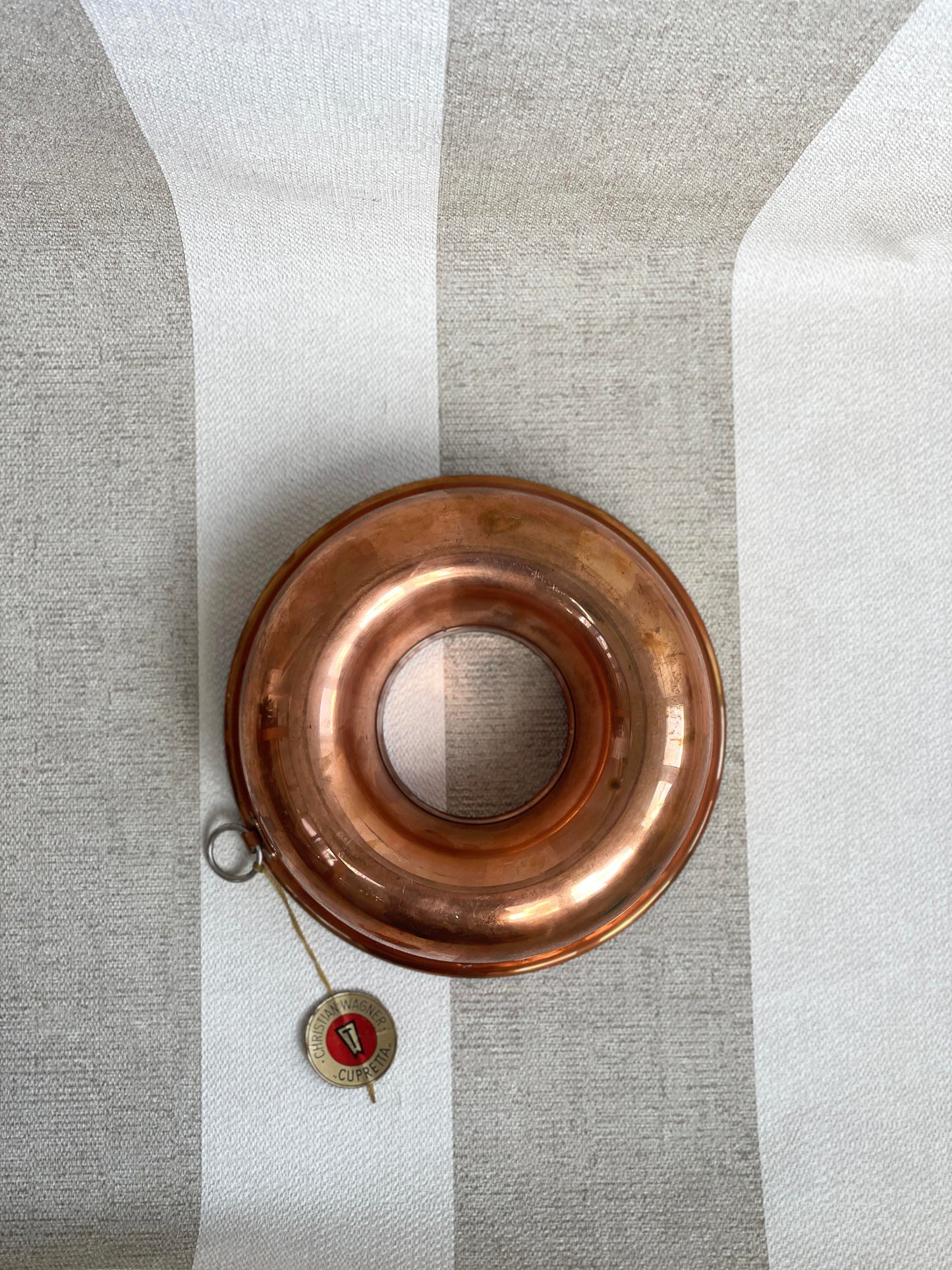 Formă vintage de copt rotundă din cupru Christian Wagner