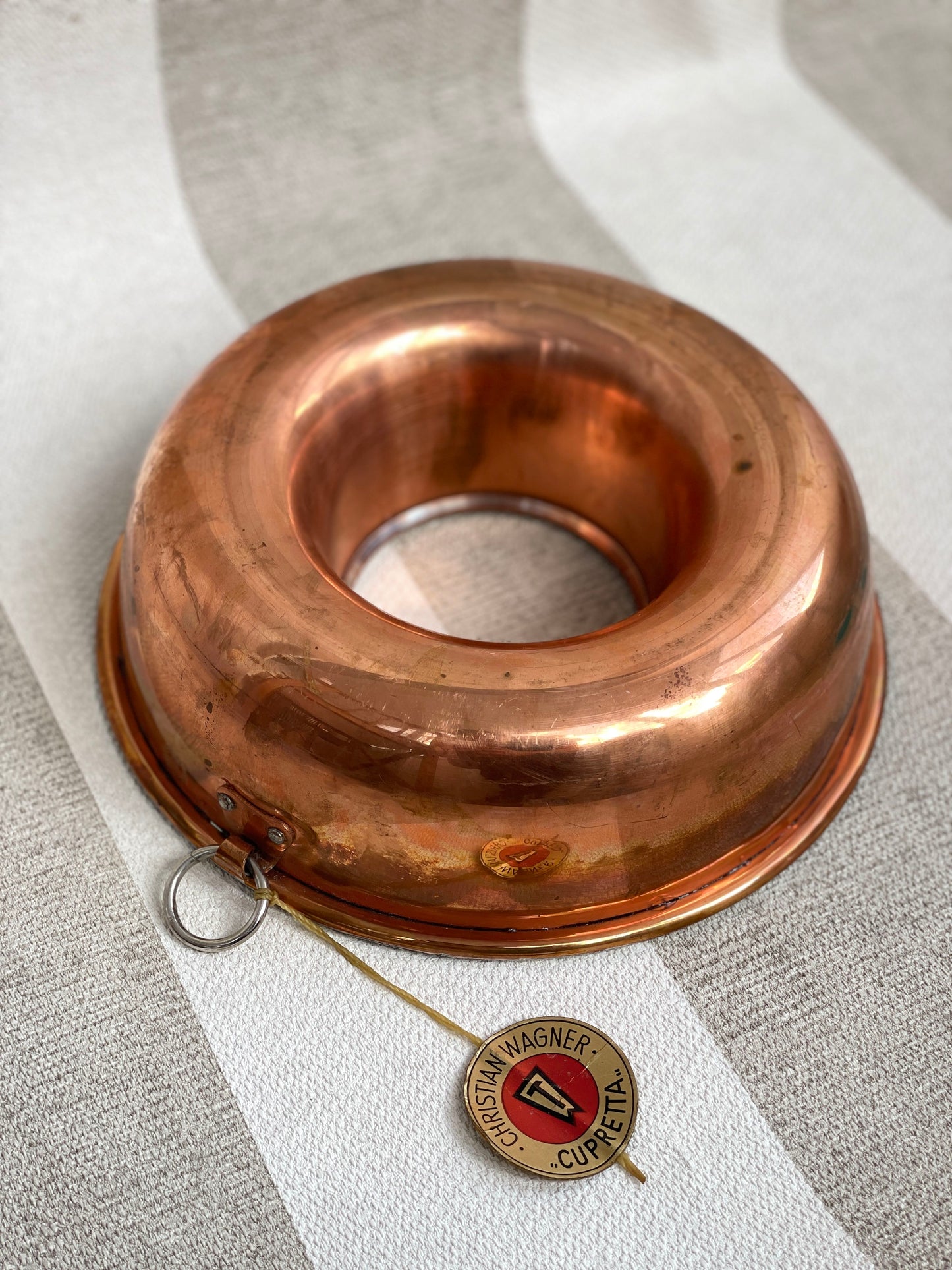 Formă vintage de copt rotundă din cupru Christian Wagner