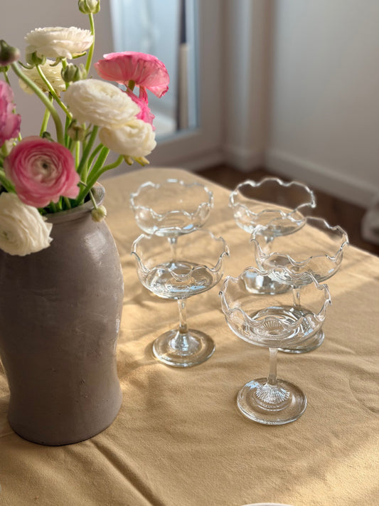 Set de 5 pahare vintage cu margini ondulate din sticlǎ cca 1980