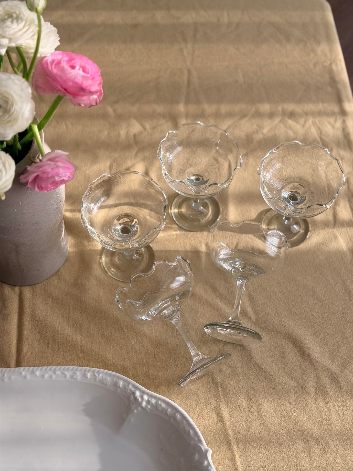 Set de 5 pahare vintage cu margini ondulate din sticlǎ cca 1980