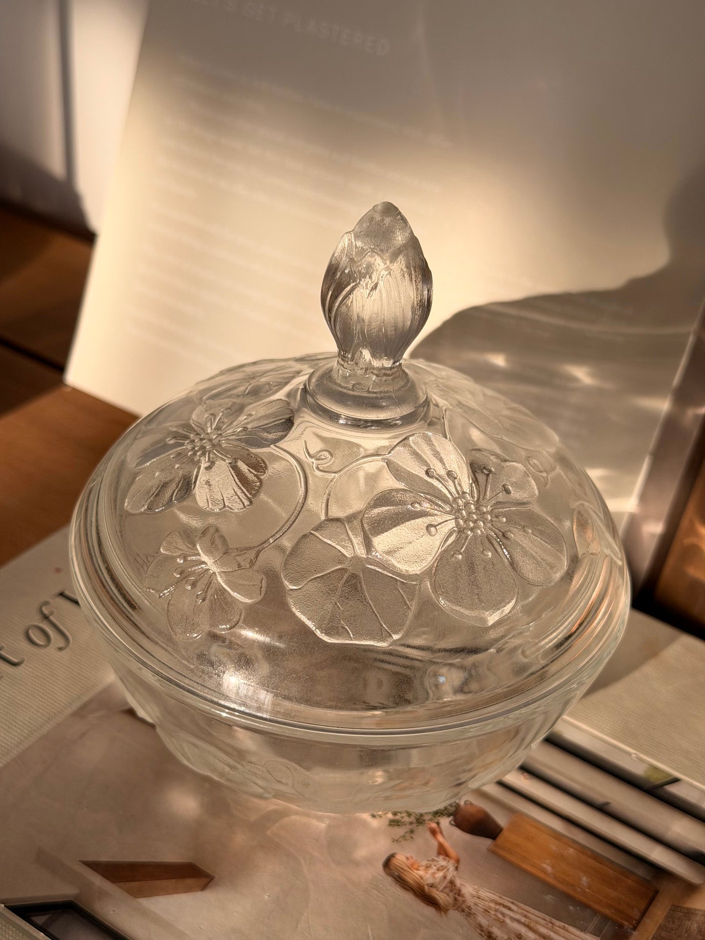 Bombonierǎ cu capac French Luminary D'Arques, 1980