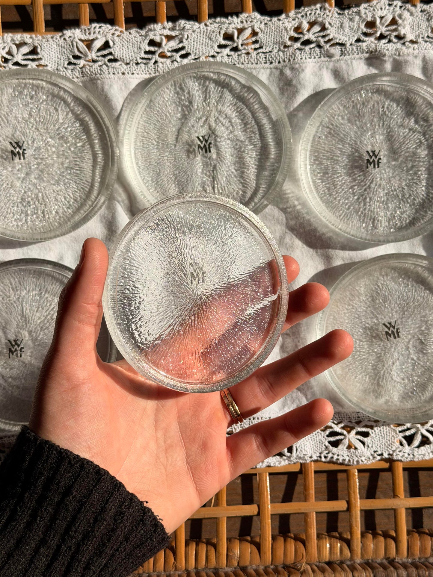 Set de 6 suporturi de pahare din sticlǎ texturatǎ WMF